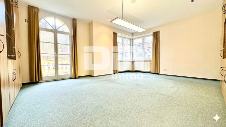 Modernisierte 1 bis 2 Familien Stadtvilla mit Maisonettewohnung in Traumlage mit Panoramablick - EG Zimmer 1 / Zugang Terrasse